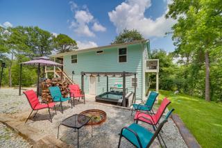 Grand Lake Cottage with Hot Tub in Eucha - Eucha - 0