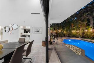 Coconut Grove Villa with heated Pool sleeps 12 - Miami - 8