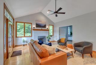 151Escape - 5-Star Group Fun! Game Room/Bar/Deck/4kTVs - 5