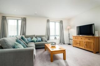 Solar Sanctuary- Skyline Balcony, City Centre, Three Floors, King Beds, Netflix and more! - Bath - 8