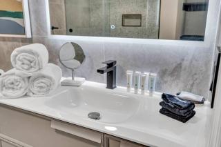 Luxurious private unit with parking - Miami - 2