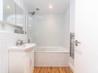 Bright & Modern 2-Bed Apartment in Vibrant East London - Londra - 3