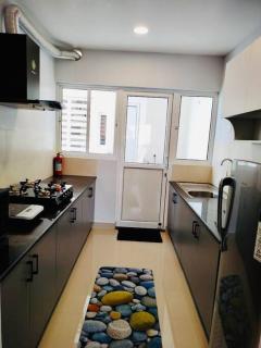 BRAND NEW ULTRA-MODERN SEAVIEW APARTMENT IN OMR! - 7