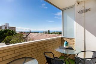 'Bondi Fairview' Coastal Panorama with Balcony - Sydney - 7