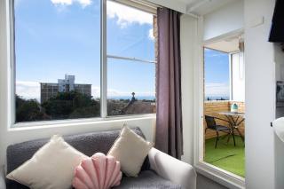 'Bondi Fairview' Coastal Panorama with Balcony - Sydney - 3