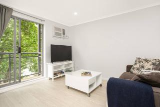'The Crows Nest' Spacious Studio with Balcony - Sydney - 7