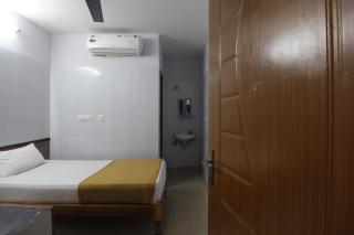 JKS DELUXE LODGE - Udaiyārpālaiyam - 0