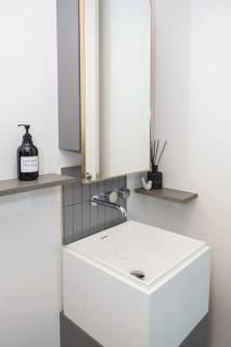 'Star Glow' Sky High Glamour near Exhibition Centre - 8