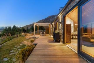 Sicilian Luxury Retreat Main House and Loft - Queenstown - 2