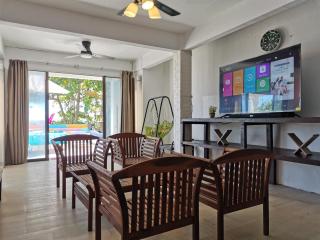 Greenage Seaview Bay Villa with stunning sunset - Putatan - 5