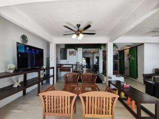 Greenage Seaview Bay Villa with stunning sunset - Putatan - 7