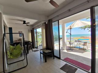 Greenage Seaview Bay Villa with stunning sunset - Putatan - 3