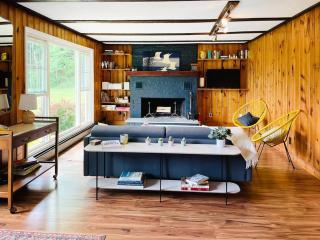 Modern Catskills Oasis w Pool and Bar Hall - Sundown - 0
