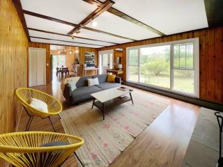 Modern Catskills Oasis w Pool and Bar Hall - Sundown - 9