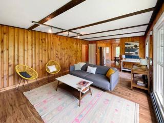 Modern Catskills Oasis w Pool and Bar Hall - Sundown - 2