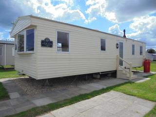 Kingfisher : Horizon II:- 8 Berth, Close to site entrance - Ingoldmells - 0