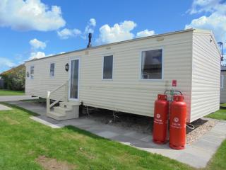 Kingfisher : Horizon II:- 8 Berth, Close to site entrance - Ingoldmells - 7