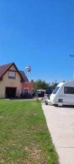 GyenesCamping Wohnwagen Knaus 1 Rechts - 1