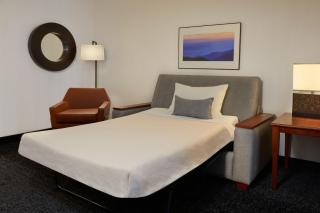 Courtyard by Marriott Calgary Airport - 4