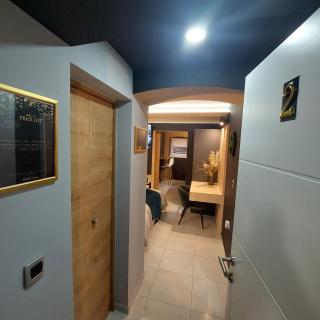 HOME in BLACK, designer decorated - 1