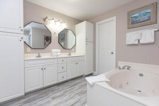 Three-Bedroom Apartment - Orange Beach - 1
