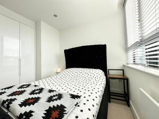Cosy Apartment - Haywards Heath - 2
