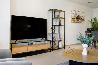 Extravagant 3BR + kid's room w/ Burj Khalifa view - Dubai - 7