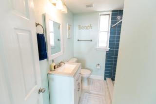 Centrally Located Efficiency One Mile to the Beach! - 2