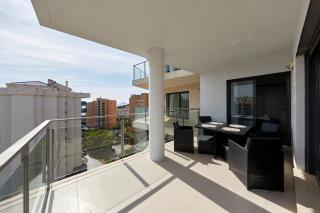 Luxury, Newly Renovated 1-Bedroom Condo by the Beach - 3