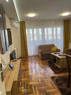 Stan u centru, Loznica - 2