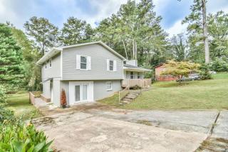 3BR/2B home w/ spacious lot with private backyard - 8