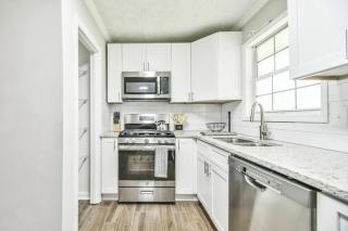 3BR/2B home w/ spacious lot with private backyard - 7