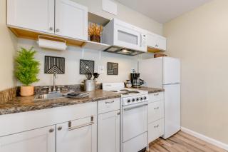 Dtwn Gatlinburg Studio Pool Access! - Gatlinburg - 4