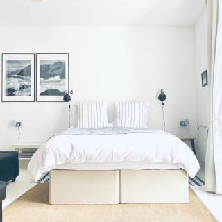 The Art Room Apartment - Cardigan - 7