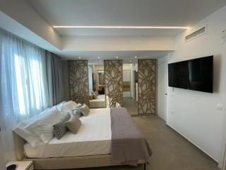 Deluxe Two-Bedroom Suite with Sea View & Jacuzzi - 2