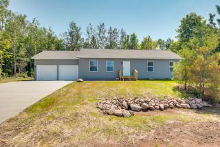 Wooded Hancock Home Near Ski and Snowmobile Trails! - Hancock - 9