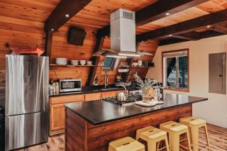 Majestic A-Frame on 5 acres! - 3