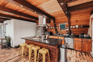 Majestic A-Frame on 5 acres! - 2