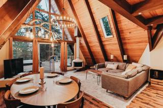 Majestic A-Frame on 5 acres! - 5