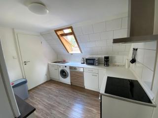 Zentrale und ruhige Wohnung mit 2 Schlafzimmern in der Nähe des FEK - Neumünster - 2