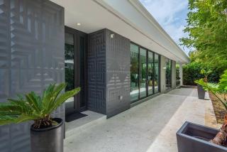 Villa in the Design District with Heated Pool sleeps 10 - Miami - 1