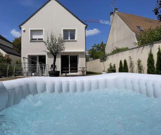 La villa des quais de Seine et jacuzzi prox Paris - Sartrouville - 0