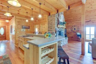 Mineral Bluff Bear Ridge Cabin with Hot Tub! - Mineral Bluff - 1