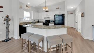 KK's Beach House - Newly remodeled, close to Seaside, easy walk to beach - 6