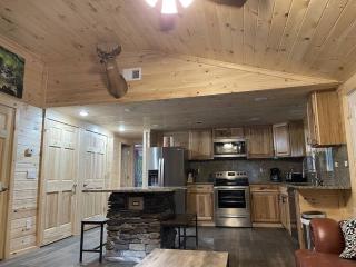 Creekside 3 bedroom 2 bath cabin on private creek - 1
