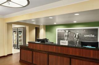 Hampton Inn Portland Airport - 3