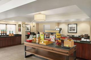 Hampton Inn Portland Airport - 2