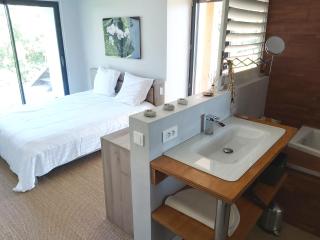 Maison entourée d animaux en pleine campagne - 4