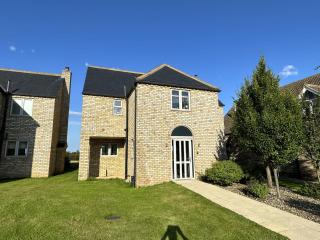 Baywatch - Seaview and Balcony - Part of the The Bay Filey Holiday Village with pool, gym and direct beach access, pub, restaurant, tennis and meadows walks - 7