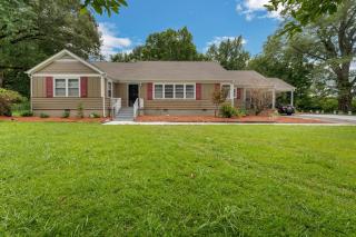 Mins to Graceland Secluded Rambling Ranch Style Home - Memphis - 3